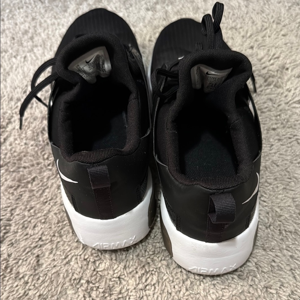 Nike Black and White Running Shoes - Picture 2 of 5